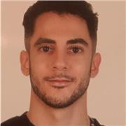 Profesor de lengua e inglés imparte clases a alumnos de todas las edades